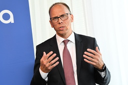 Frank Vang-Jensen utesluter inte neddragningar.