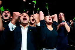Jubel på norska miljöpartiet MDG:s valvaka i Oslo.