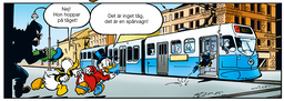 På jakt efter den oersättliga turkronan hinner Kalle och Joakim både åka elsparkcykel efter 8:ans spårvagn (som Kalle misstar för ett tåg).