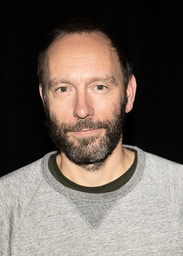 Alexander Mørk-Eidem har arbetat för både Dramaten och Kulturhuset Stadsteatern. Nu regisserar han teatrarnas gemensamma uppsättning av 'Häxjakten'.