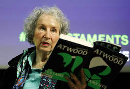 'The handmaid's tale'-författaren Margaret Atwood nämns också som en trolig pristagare.