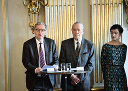 Anders Olsson, Pär Westberg och Rebecka Kärde presenterar Nobelpristagarna.