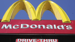 Enligt snabbmatsjätten har vd:n Steve Easterbrook uppvisat 'dåligt omdöme i samband med ett förhållande med en anställd'. Därför tvingas han lämna McDonalds