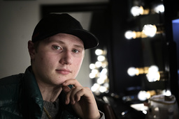 'Är du från orten så vill du göra allting själv', säger Einár om att han tagit sig fram utan ett stort skivbolag i ryggen.