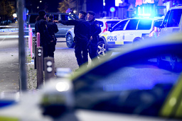 Två personer har skottskadats i Malmö.