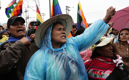 Anhängare till avgångne presidenten Evo Morales demonstrerar i Bolivia.