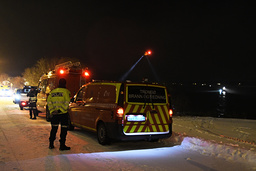 De fyra personer som hittades har förts till sjukhus.