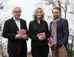 Finansmannen Sven Hagströmer, akademiledamoten Åsa Wikforss och den forne Abba-medlemmen Björn Ulvaeus tror att 'Alternativa fakta' kan göra gymnasieeleverna bättre rustade.