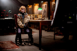 Matilda Gross under filminspelningen av 'Nelly Rapp – monsteragent'.