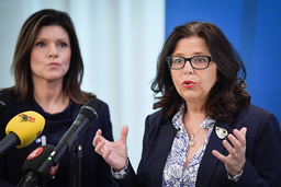 Här är kvinnorna som ska pressa arbetslösheten. Från vänster arbetsmarknadsminister Eva Nordmark (S) och Arbetsförmedlingens nytillträdda generaldirektör Maria Mindhammar. Arkivbild.