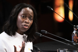 Liberalernas partiledare Nyamko Sabuni (L) vill återinföra civilplikten.