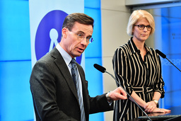 Moderaternas förslag till extra budget är politiskt unikt. Det presenterades av partiledaren Ulf Kristersson och ekonomiske politiske talesperson Elisabeth Svantesson.