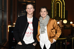 Adam Pålsson och Marie Richardson spelar huvudrollerna i tv-serien 'Innan vi dör'.