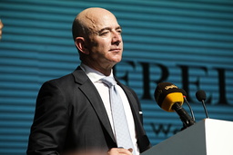 Jeff Bezos. Bild tagen då han i Istanbul deltog i högtidlighållandet på ettårsdagen av Jamal Khashoggis död.