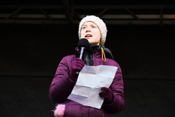 Greta Thunberg talar på Medborgarplatsen vid fredagens Fridays for future-demonstration i Stockholm.