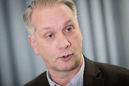 Spaningsledare Mikael Nyqvist under en pressträff om mordåtalet mot mannen. Omfattningen av förundersökningen har påverkat hela polisområdet, enligt Nyqvist.