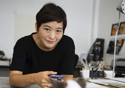 Den sydkoreanska Alma-pristagaren Baek Heena bygger själv alla miljöer och gör figurerna till sina bilderböcker. Pressbild.