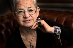 Jacqueline Wilson har skrivit sin första bok om en homosexuell karaktär – och har kommit ut. Arkivbild.