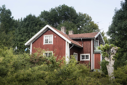 Faluröd skärgårdsstuga på Gräskö i Stockholms skärgård. Arkivbild.