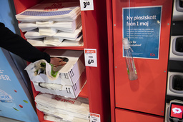 I butiken kostar en plastkasse kostar numera 6,25 kronor.