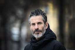 Jens Lapidus är aktuell med en ny roman, en barnbok och en tv-serie.