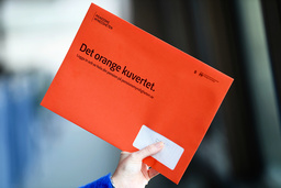 Ett orange kuvert som kan orsaka obehag. Arkivbild.