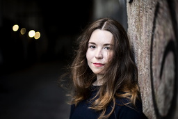 Intresset för Johanna Hedmans debutroman 'Trion' var stort redan innan boken gavs ut. Den är översatt till sju språk och hennes skrivande har jämförts med bland andra Sally Rooneys.