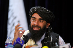 Talibanernas talesperson Zabihullah Mujahid fotograferad vid förra veckans presskonferens i Kabul.