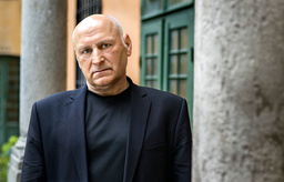 'Efter det som hände författarorganisationen och nu med kriget i Ukraina kan jag inte skriva längre', säger Barys Pjatrovitj, poet och redaktör för den enda oberoende litteraturtidskriften i Belarus samt ordförande för det oberoende författarförbundet.