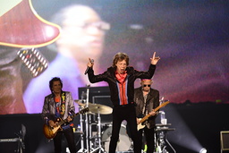 Det märks att rocklegenderna i The Rolling Stones trivs i Sverige. Från vänster: Ronnie Wood, Mick Jagger och Keith Richards på Friends Arena under avslutningsturnén 'Sixty'.