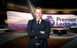 Radioprofilen Richard Henriksson leder på söndagen sin första sändning som programledare i Viaplays Premier League-studio.