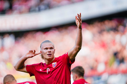 Erling Braut Haaland jublar efter att ha gjort mål i Nations League-matchen mot Sverige på Ullevaal i Oslo i juni.