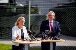 Statsminister Magdalena Andersson (S) och försvarsminister Peter Hultqvist (S) besöker I 19 Norrbottens regemente samt A 8 Bodens artilleriregemente.