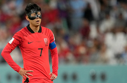 Son Heung-Mins South Korea played a draw, 0-0, against Uruguay in the World Cup premiere.