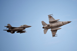 F16-plan i luften. Arkivbild