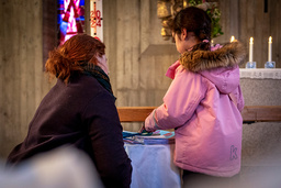 En minnesstund arrangerades under torsdagen i Alla Helgons kyrka i Södertälje för de två barn som hittades döda i en bostad tidigare i veckan.