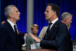 Natos generalsekreterare Jens Stoltenberg tillsammans med Nederländernas avgående premiärminister Mark Rutte vid fjolårets toppmöte i Litauen. Arkivfoto.