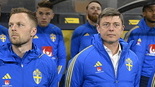 Sebastian Larsson och Jon Dahl Tomasson i samabnd med landskampen mot Albanien i mars.