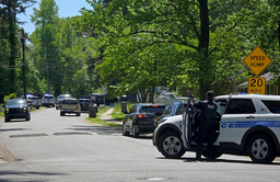 Flera poliser har dött under en insats i Charlotte i North Carolina i USA.