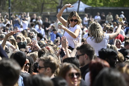 Den så kallade spontanfesten i Stadsparken i Lund på siste april brukar locka runt 30 000 personer och är numera uppstyrt med staket, poliser, bajamajor och dj:ar.