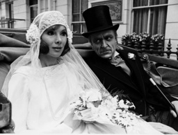 Susan Hampshire som Fleur och Eric Porter som Soames i 'Forsytesagan' från 1967. Arkivbild.