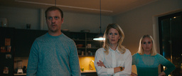 Erik Johansson, Hanna Alström och Klara Almström i 'Sthlm blackout' på Prime Video. Pressbild.