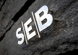 SEB:s logotyp på huvudkontoret i Stockholm. Arkivbild.