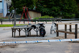 Polisavspärrningar vid skolan i Örebro efter mordet den 19 juli 2023.