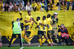 Gulsvart jubel. Elfsborgs Ahmed Qasem jublar efter 3–0 tillsammans med lagkamraterna när Boråslaget bröt Malmös segersvit.