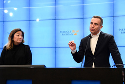 Moderaternas toppkandidater Tomas Tobé och Jessica Polfjärd i Stockholm på tisdagen.