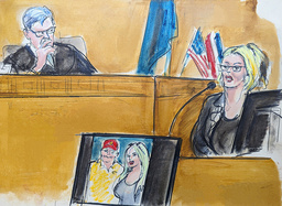 Domaren Juan Merchan och porrskådespelaren Stormy Daniels i en teckning från domstolen på Manhattan i New York.