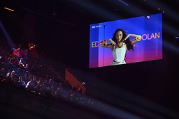 Eden Golan som representerar Israel visas på skärm under den första semifinalen i den 68:e upplagan av Eurovision Song Contest (ESC) på Malmö Arena, i Malmö.