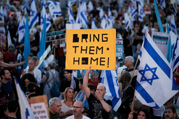 Israeler i protester mot premiärminister Benjamin Netanyahus regering i Tel Aviv tidigare i maj.