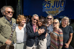 Tomas Ledin, Sissel Kyrkjebø, Anders Wiklöf, LaGaylia Frazier, Sanna Nielsen, Linda Lampenius och Janne Schaffer.